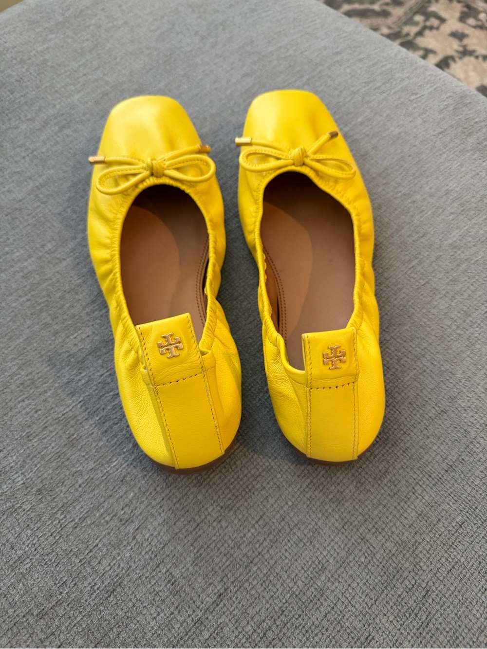Tory Burch Yellow Ballet Flats with Bow, sz. 8 - Picture 3 of 4